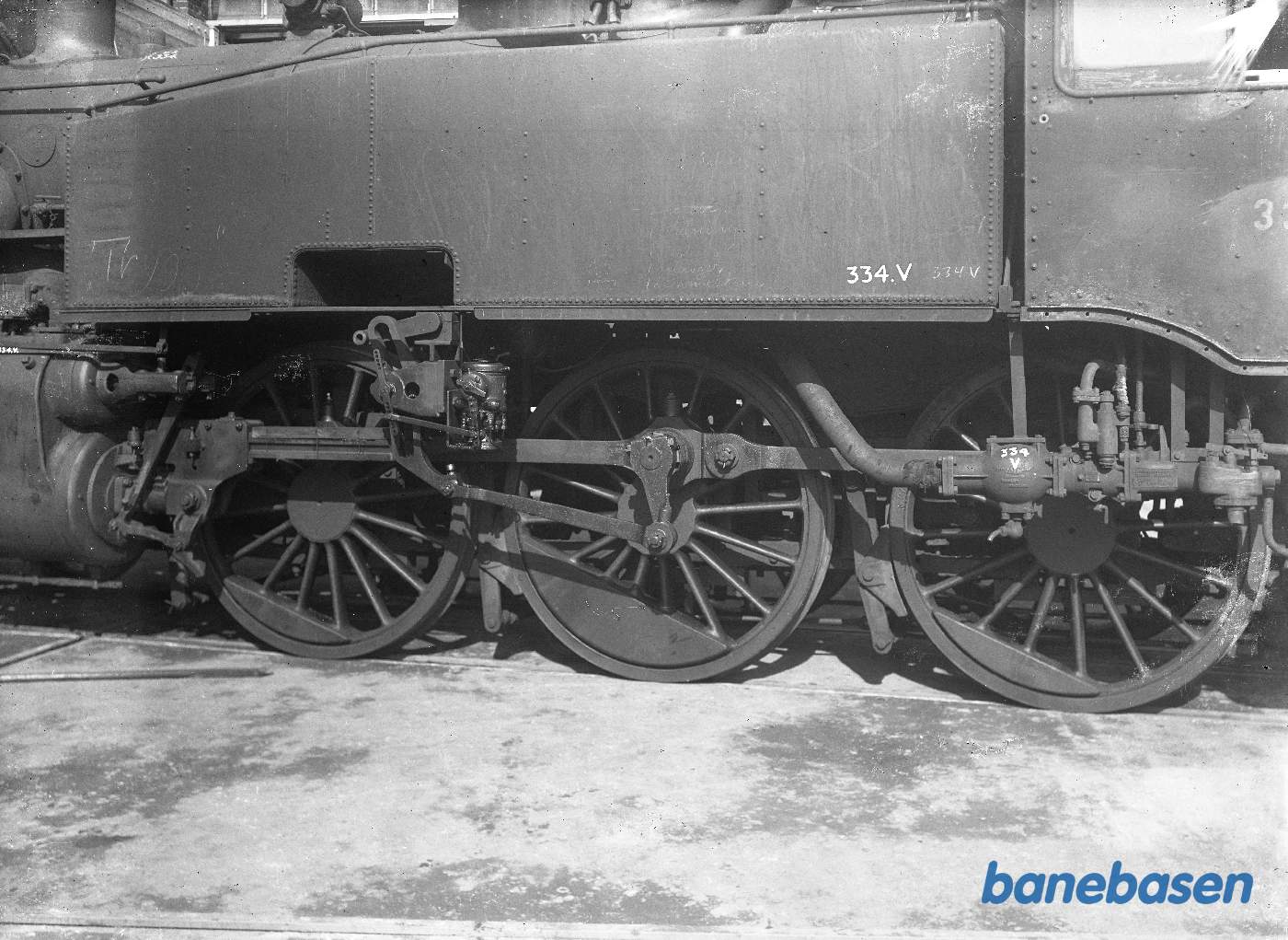 Norsk loko 334. Set fra siden. Venstre side. Nærbillede Norsk loko 334. Set fra siden. Venstre side. Nærbillede
