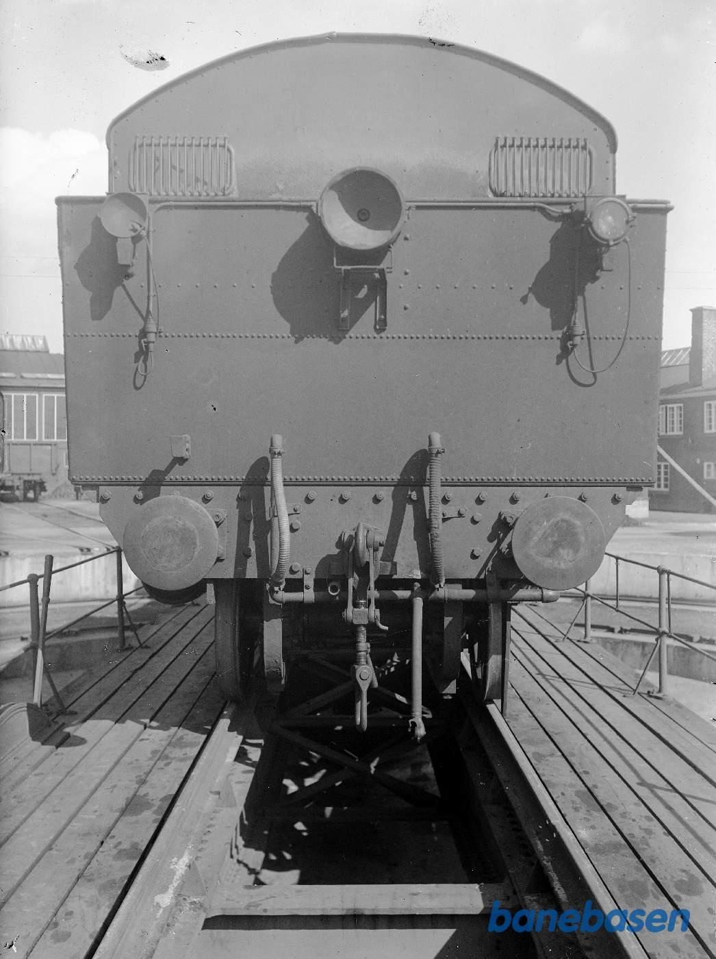 Norsk loko 334. Set bagfra