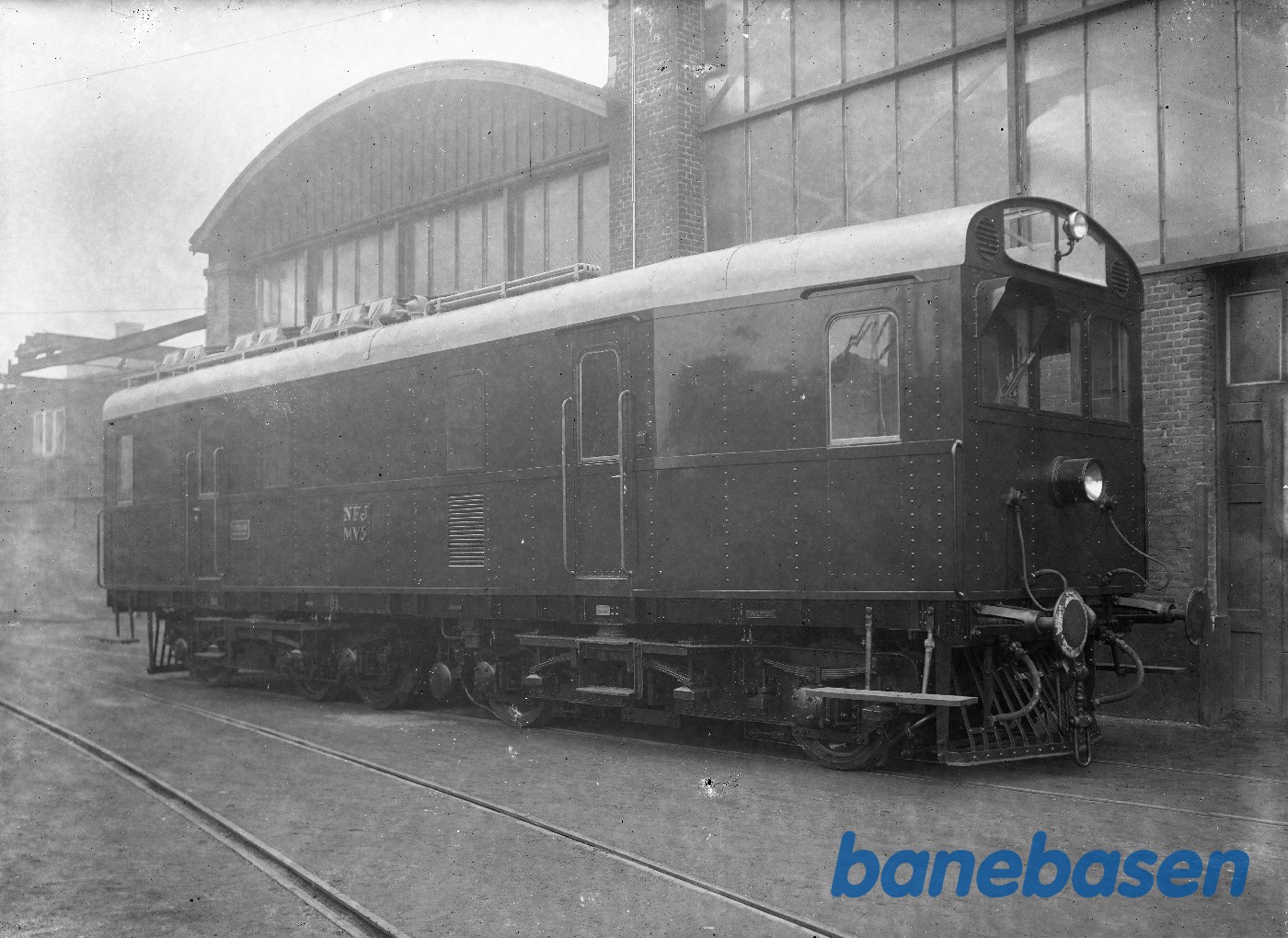 Ombygget motorvogn til Loko. Fra højre Ombygget motorvogn til Loko. Fra højre