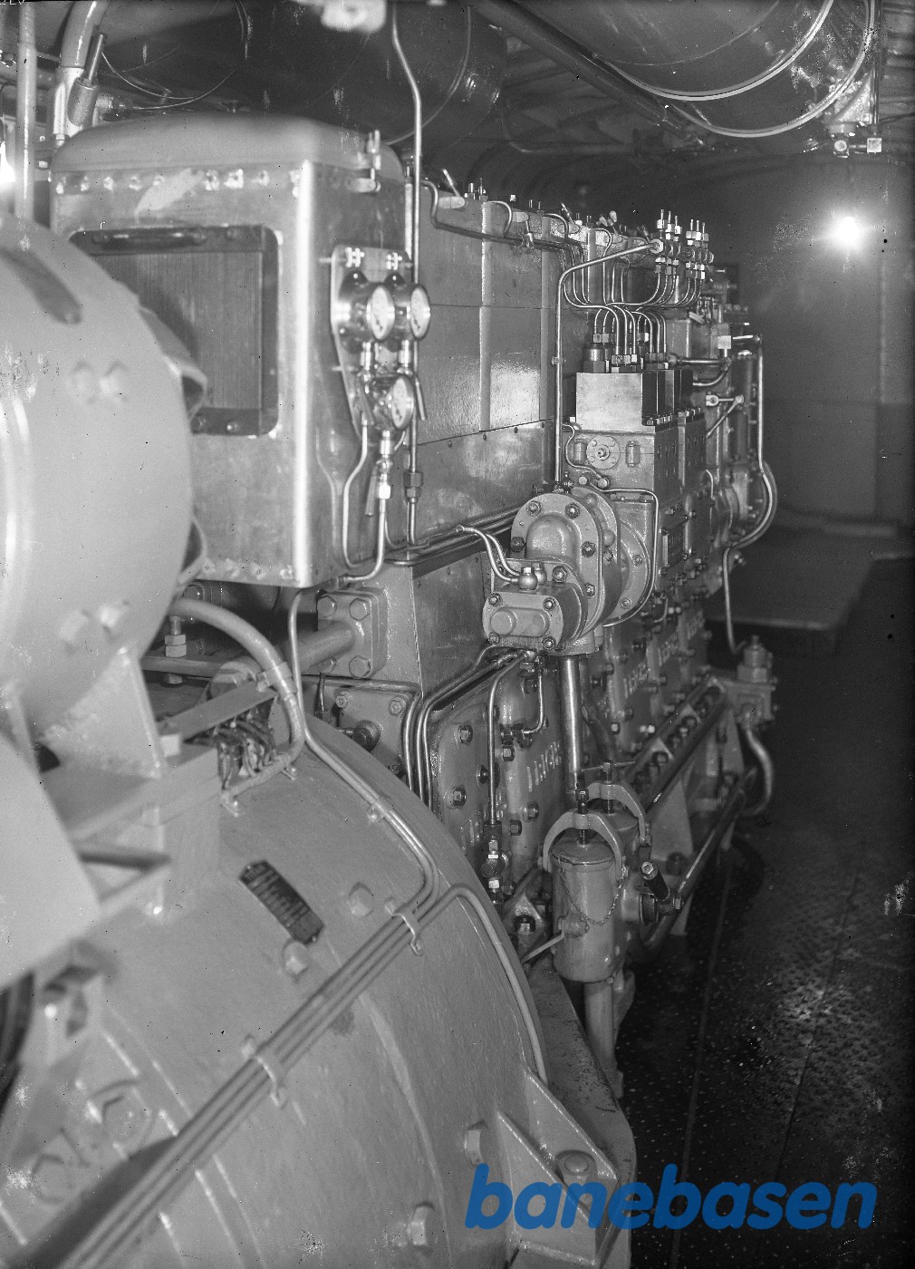 Ombygget motorvogn til Loko. Motorrum Ombygget motorvogn til Loko. Motorrum
