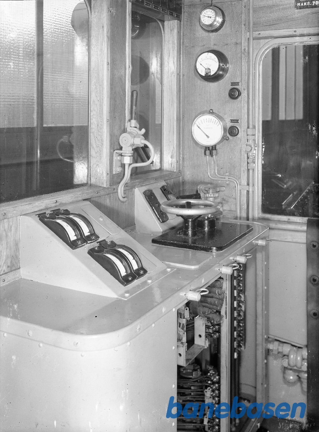 Ombygget motorvogn til Loko. Førerrum Ombygget motorvogn til Loko. Førerrum