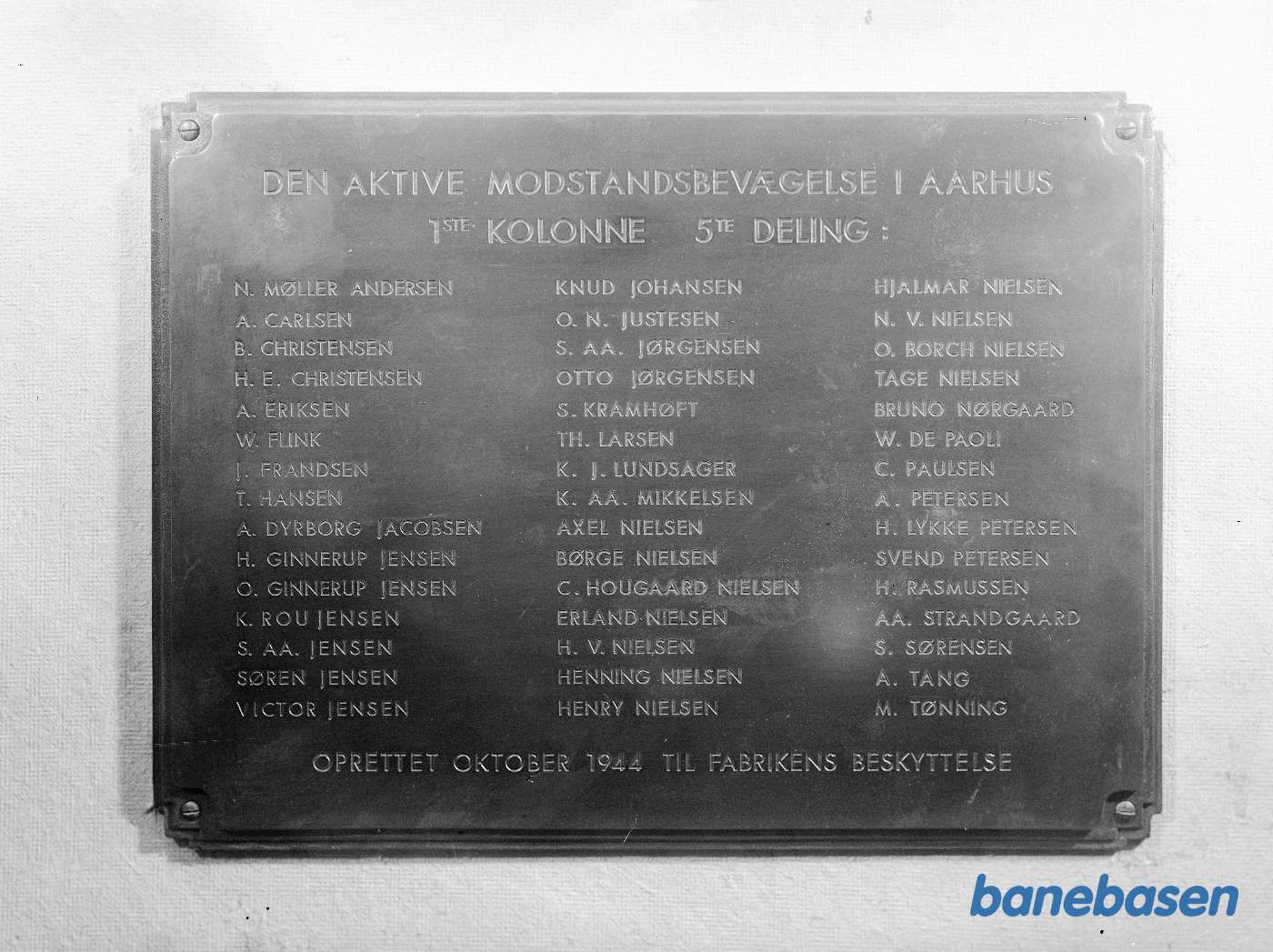 Navneplade for fabrikkens frihedskæmpere