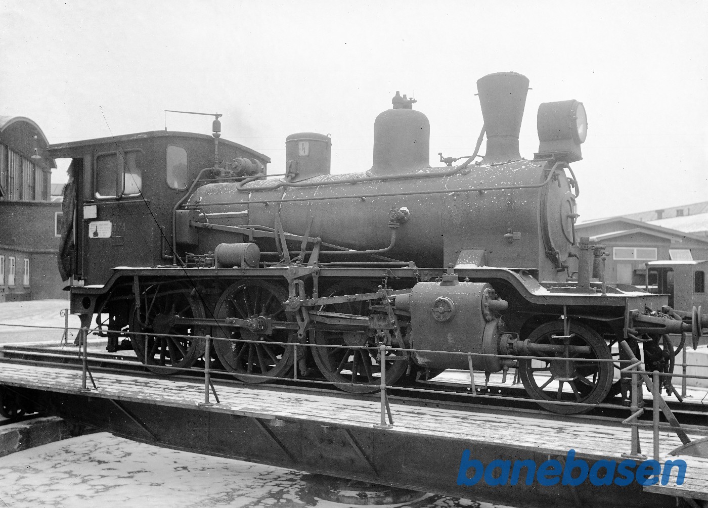 Norsk loko 374. før rep. På drejeskiven Norsk loko 374. før rep. På drejeskiven