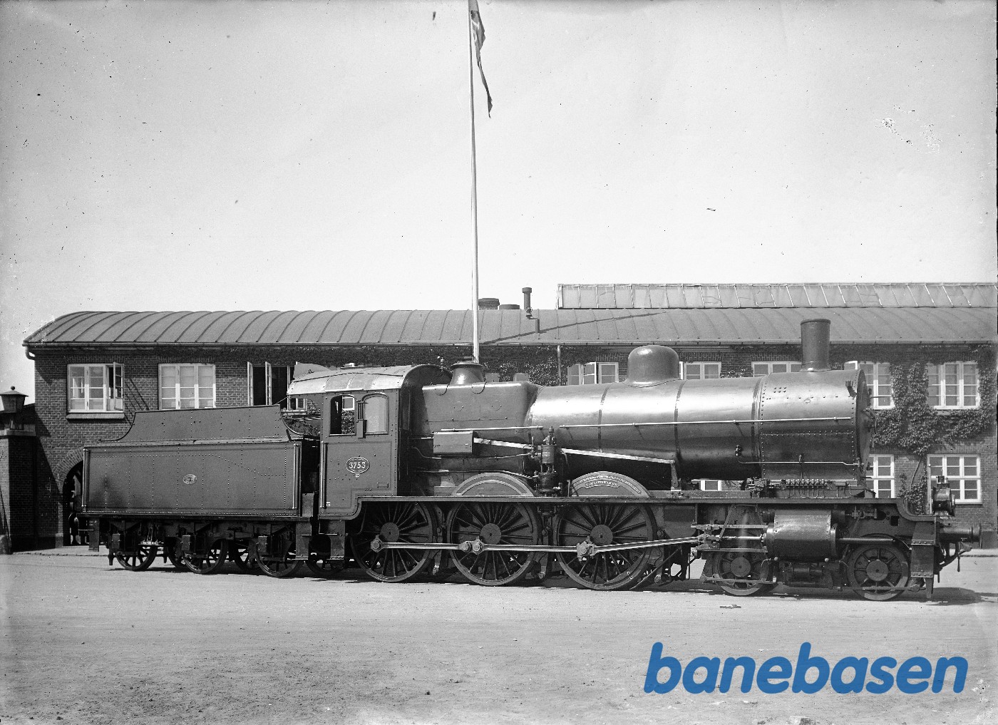 Hollandsk loko 3753 foran adm. Bygning Hollandsk loko 3753 foran adm. Bygning