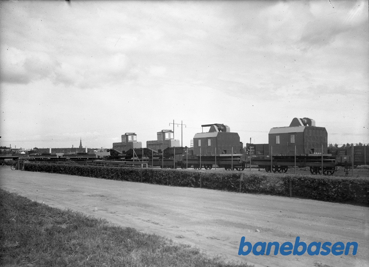 2 stk traktorer for Finland samt 2 kraner læsset på Jb vogne 2 stk traktorer for Finland samt 2 kraner læsset på Jb vogne