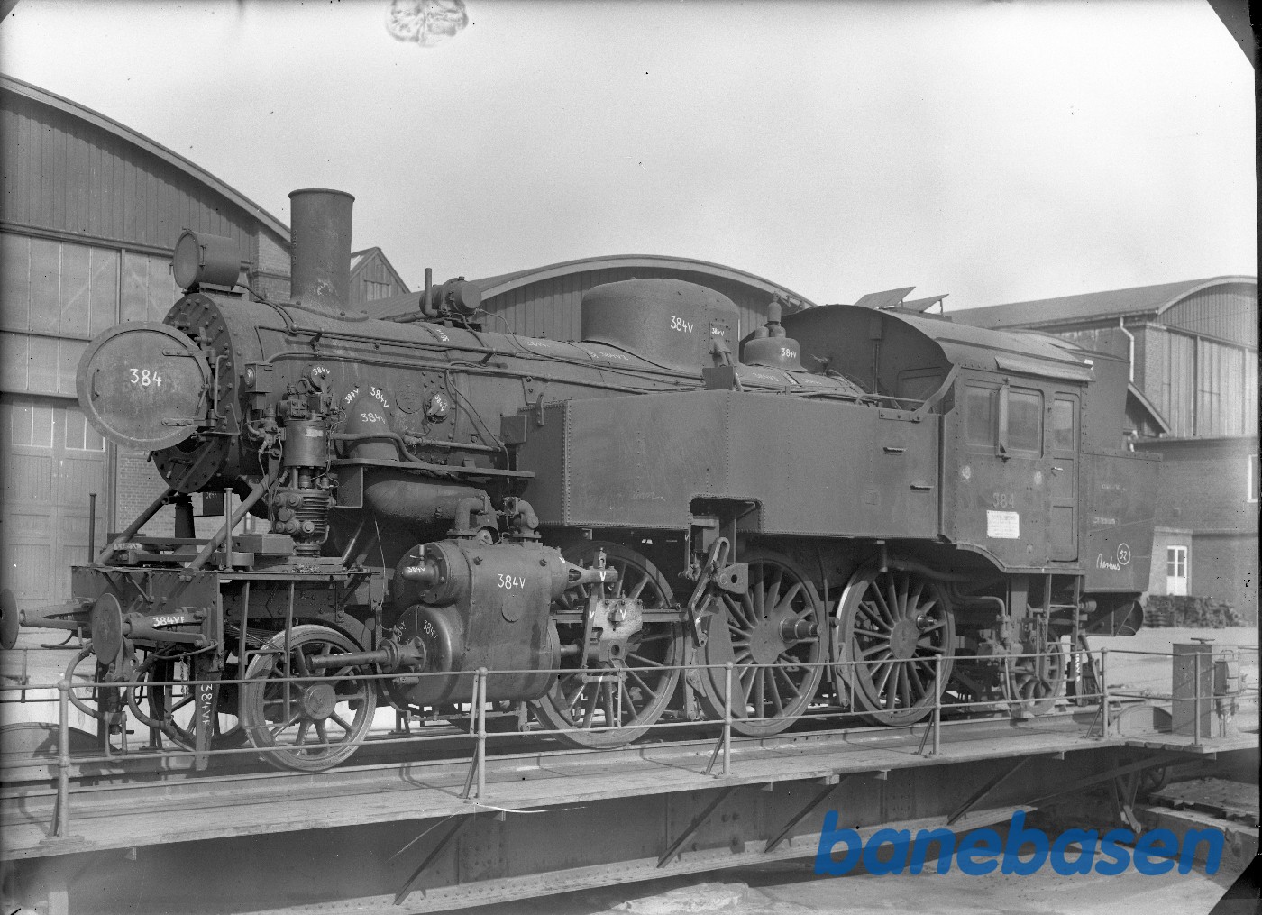 Lok 384. Set fra venstre Lok 384. Set fra venstre