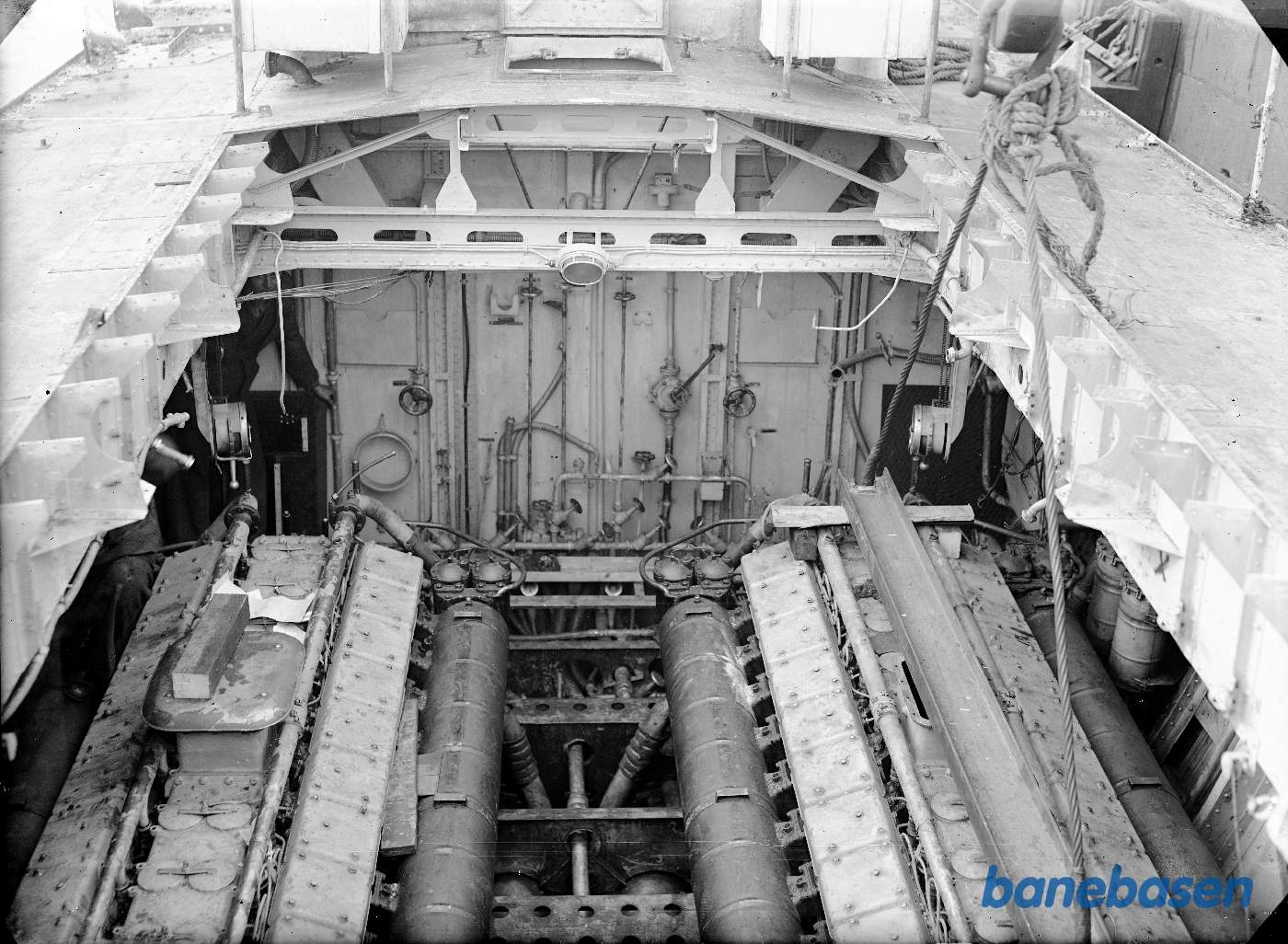 20 cylindret motor hænger i kran MR 173