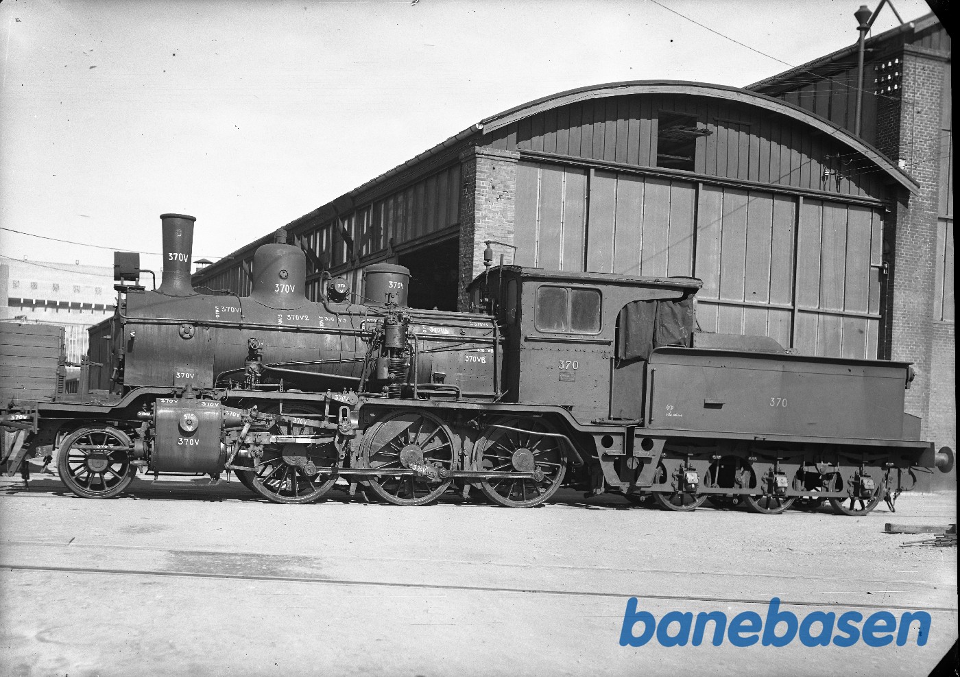 Norsk loko 370 før rep. Venstre side Norsk loko 370 før rep. Venstre side
