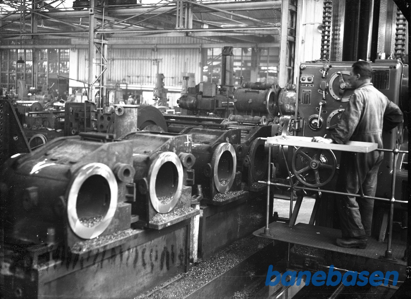 Fræsning af cylindre på Ltr F på Skoda mask. Fræsning af cylindre på Ltr F på Skoda mask.