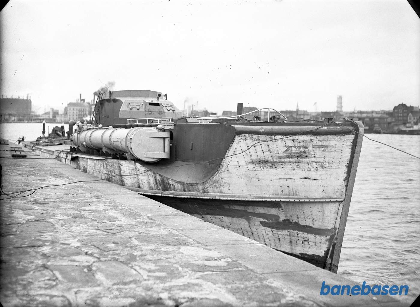 Hurtigbåd med torpedo M(407) fra siden
