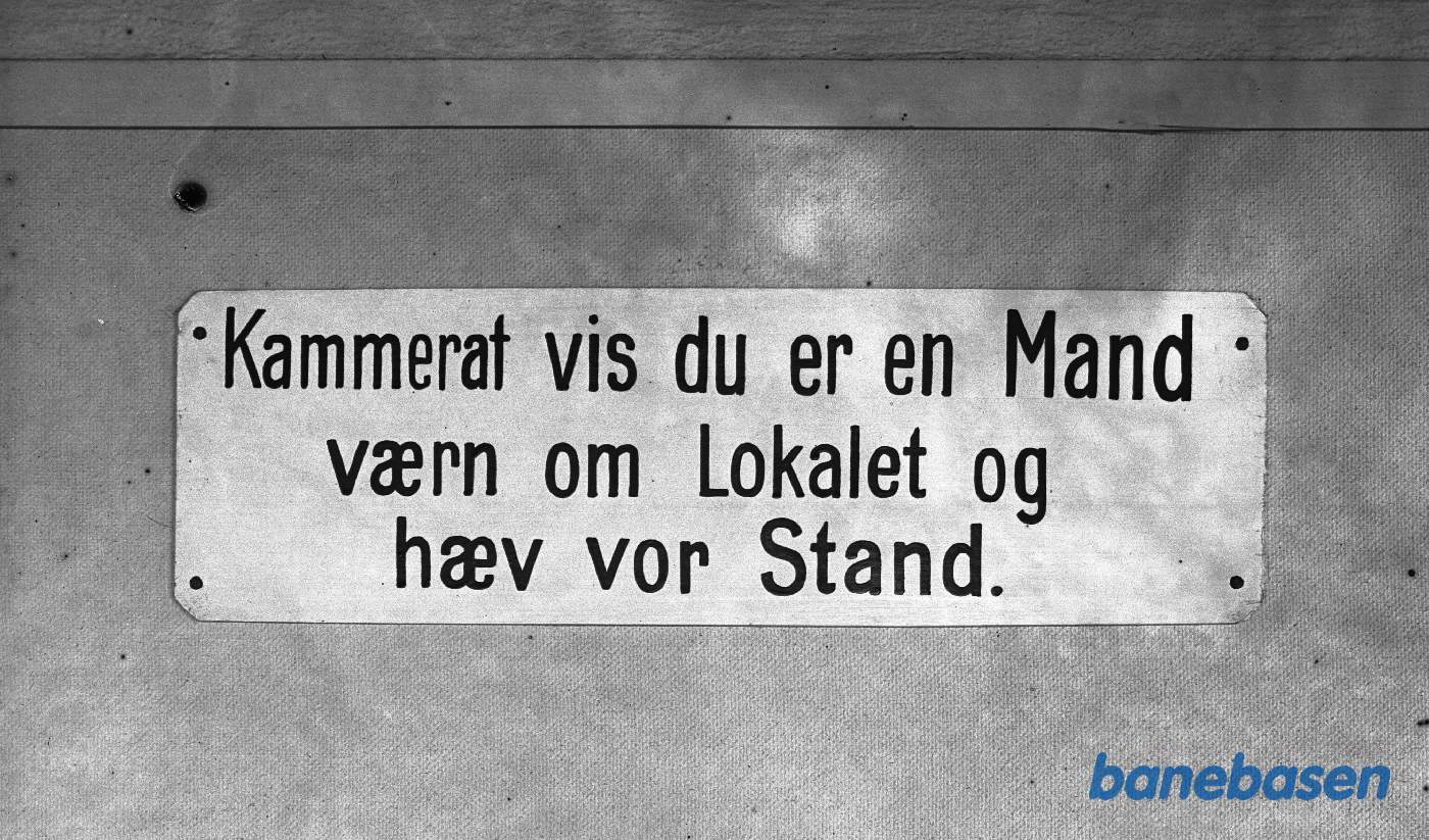 Skilt i Arbejdsmændenes frokoststue i støberiet