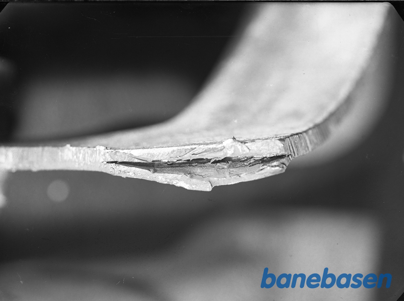 Brud i kant på Sadelplade Brud i kant på Sadelplade