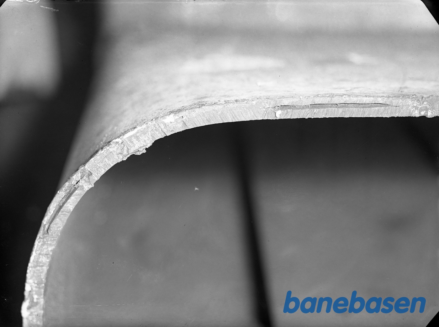 Brud i kant på Sadelplade Brud i kant på Sadelplade