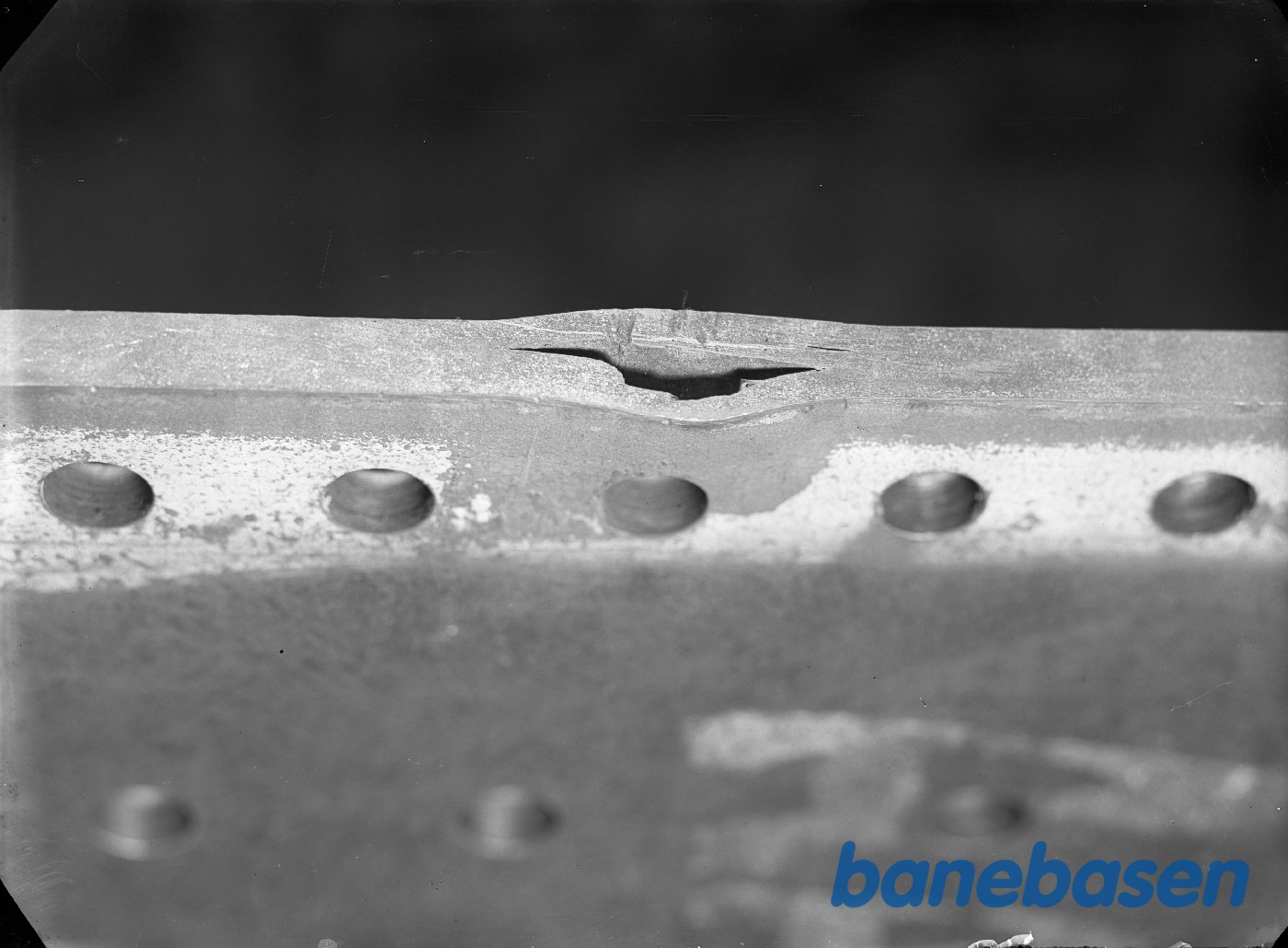 Brud i kant på plade til fyrboks Brud i kant på plade til fyrboks