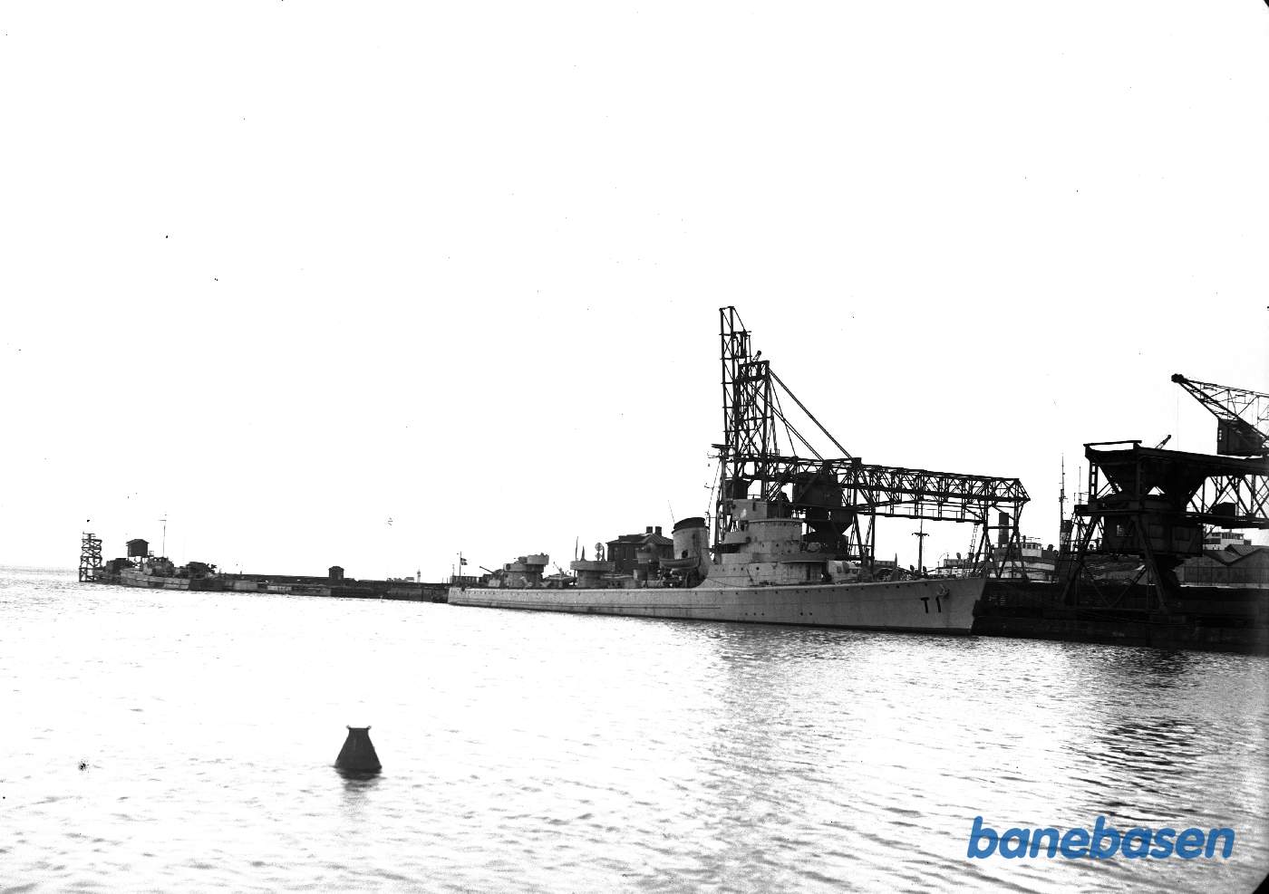 Torpedobåd T 1 ved kaj