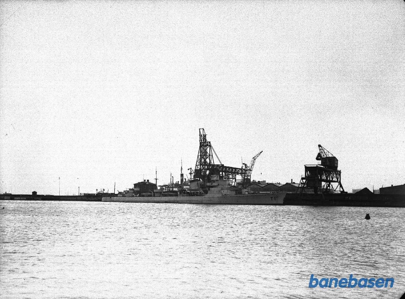 Torpedobåd T 1 ved kaj