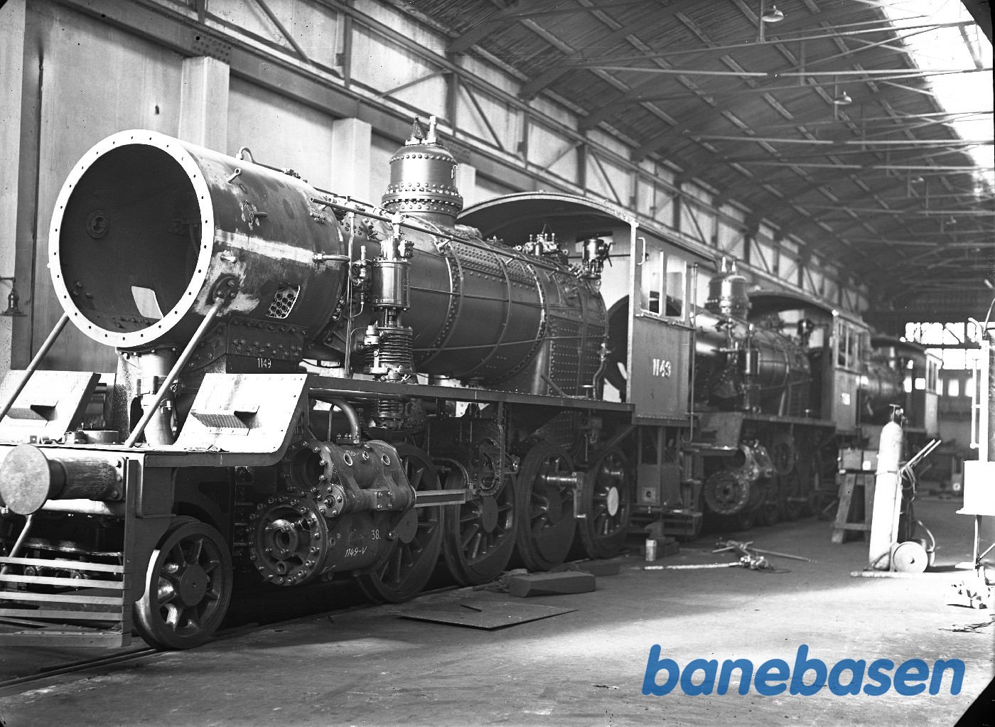 Loko værksted med 3 TK3 under montage.Finland Loko værksted med 3 TK3 under montage.Finland