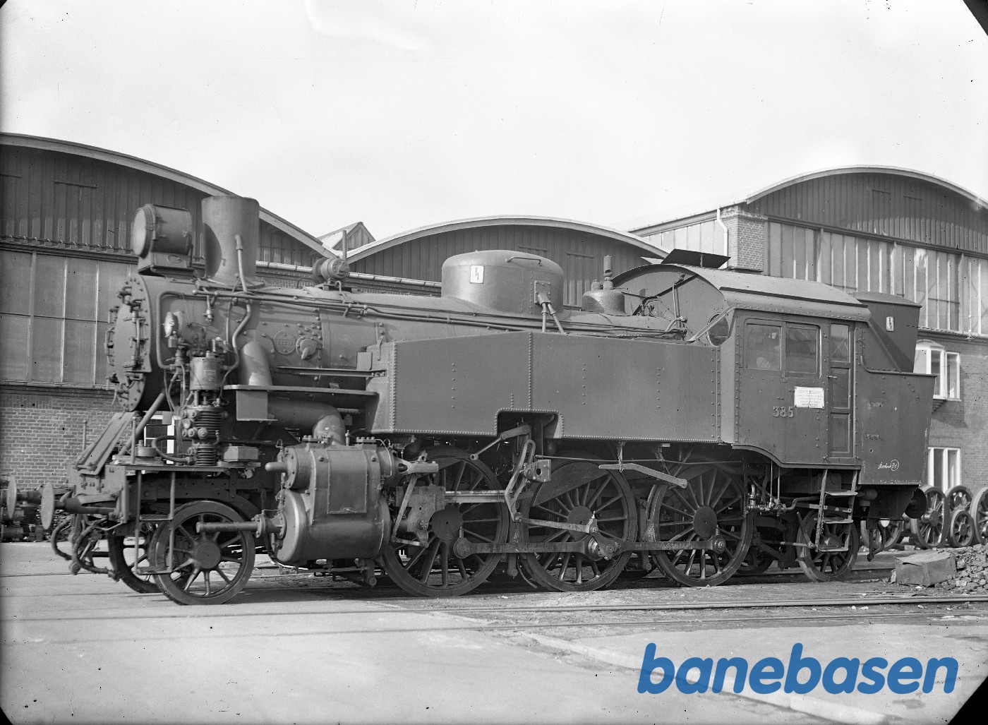 Norsk loko 385 før rep. Venstre side Norsk loko 385 før rep. Venstre side