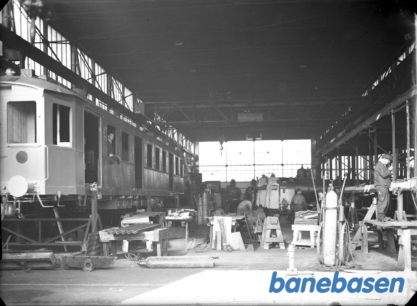 Opbygning af nærtrafikvogn i kedelsmedien. Det fra siden Opbygning af nærtrafikvogn i kedelsmedien. Det fra siden