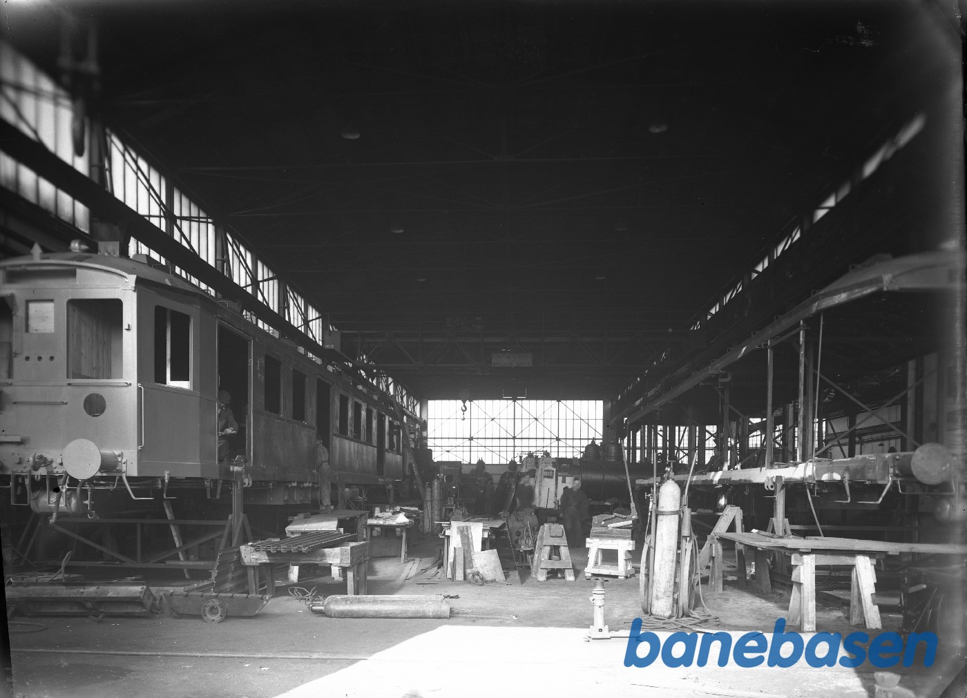 Opbygning af nærtrafikvogn i kedelsmedien. Det fra siden Opbygning af nærtrafikvogn i kedelsmedien. Det fra siden