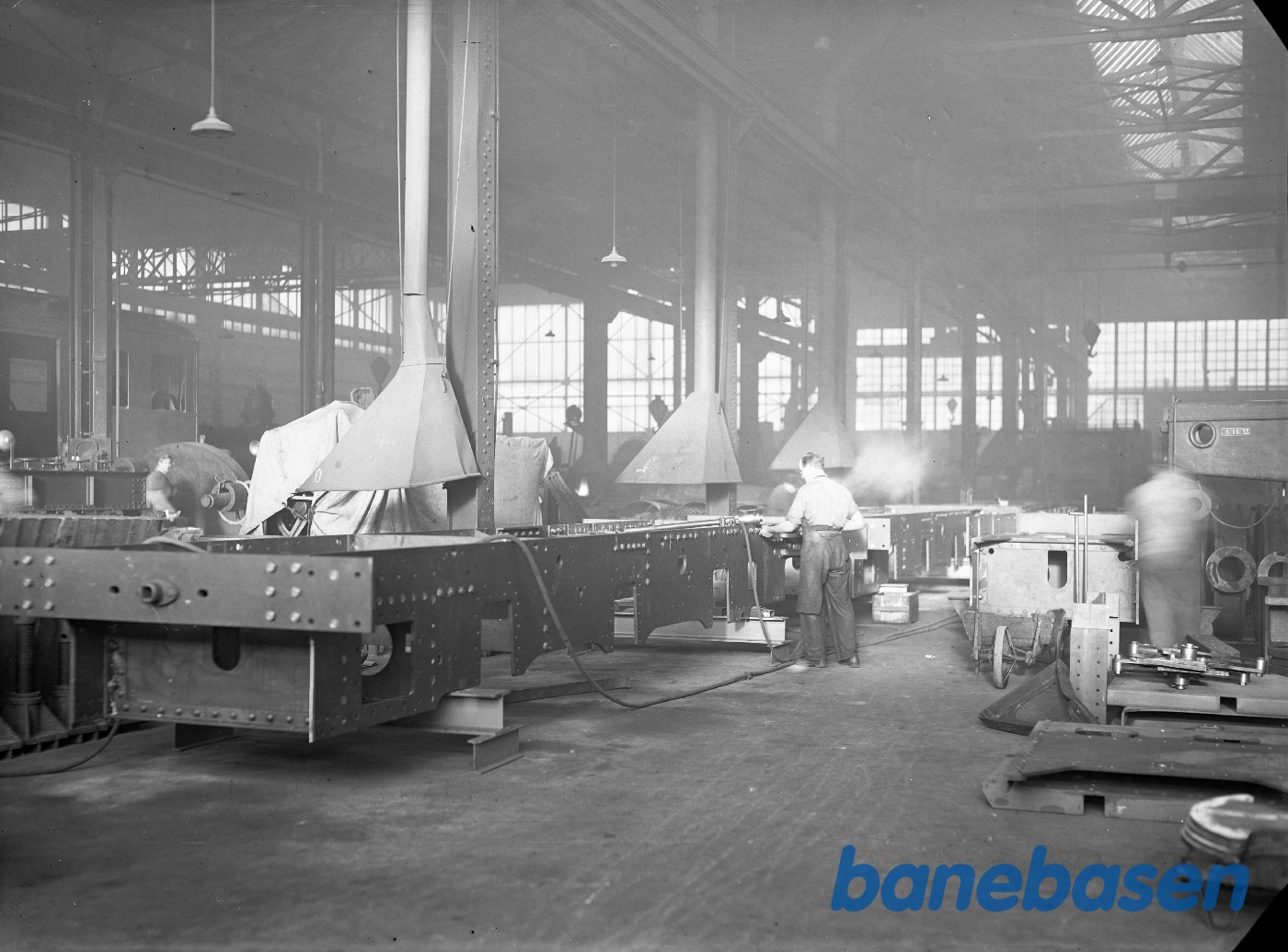 Rammeværksted med Loko F.Fra gulv Rammeværksted med Loko F.Fra gulv