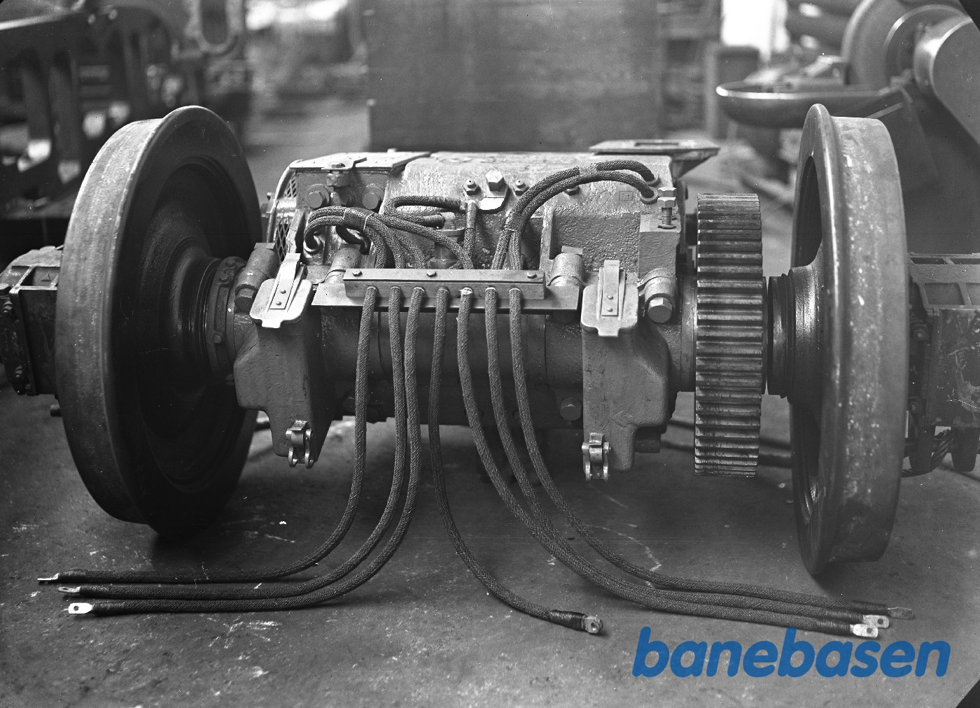 Motor på hjulsæt med kabler fra venstre, Vogne til Kbh nærtrafik Motor på hjulsæt med kabler fra venstre, Vogne til Kbh nærtrafik