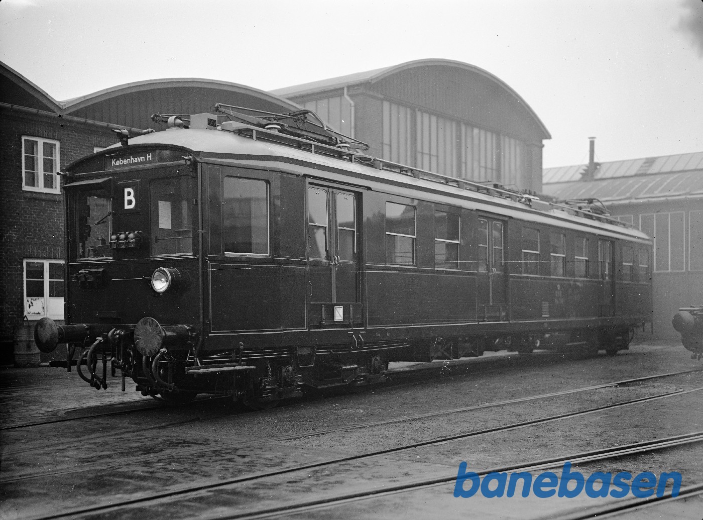 Nærtrafikvogn i fabriksgården Nærtrafikvogn i fabriksgården