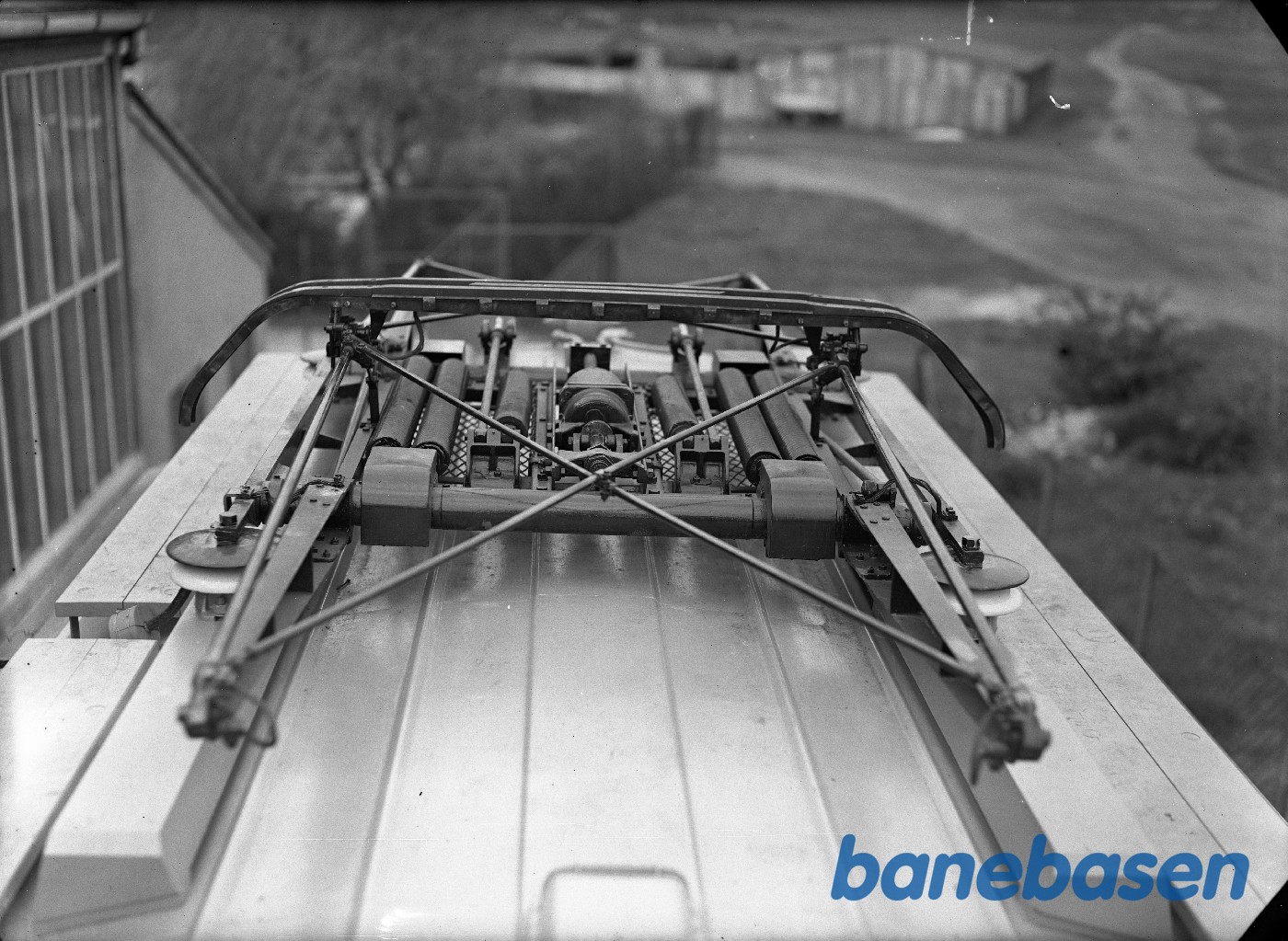 Optagelse på taget af Nærtrafikvogn. Pantografen nede Optagelse på taget af Nærtrafikvogn. Pantografen nede