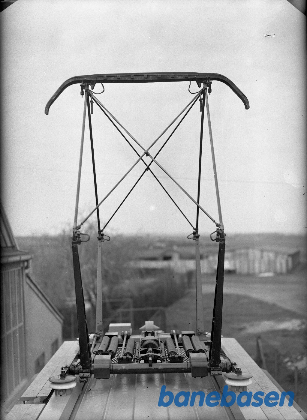 Optagelse på taget af Nærtrafikvogn. Pantografen oppe Optagelse på taget af Nærtrafikvogn. Pantografen oppe