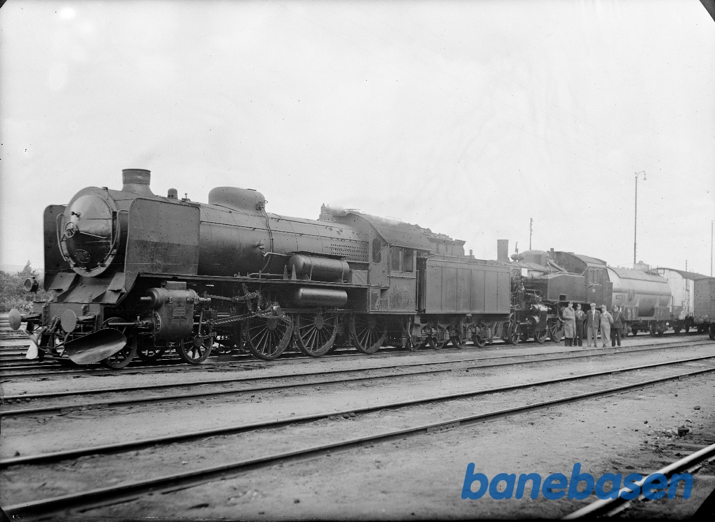 Norsk loko 232 afgår fra Aarhus Godsbanegård. R962 foran Norsk loko 232 afgår fra Aarhus Godsbanegård. R962 foran