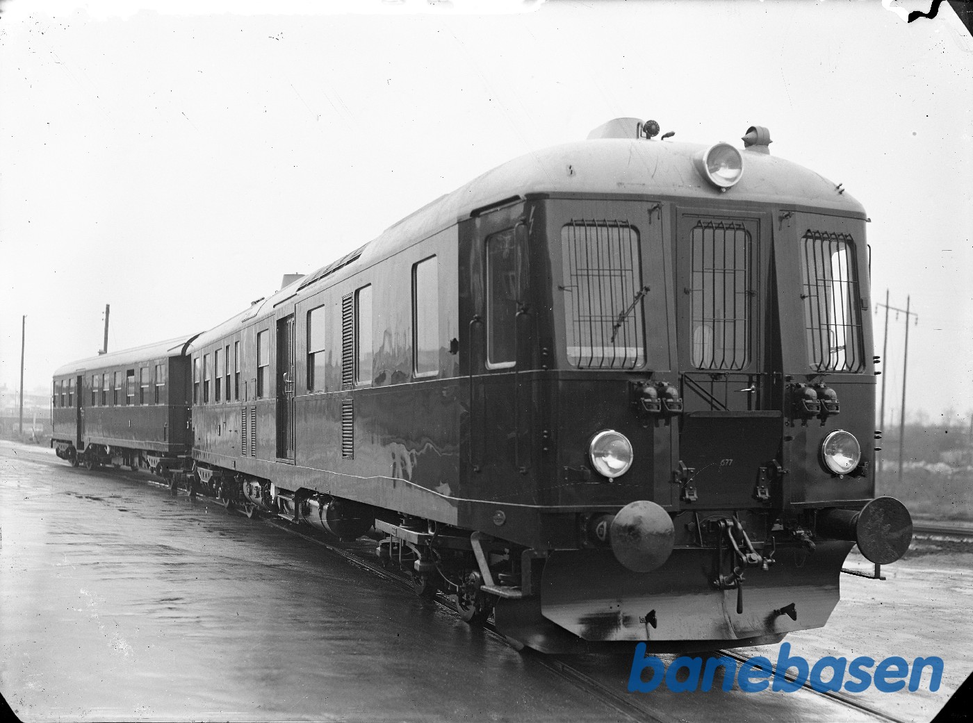 Motortog opt udenfor porten Motortog opt udenfor porten