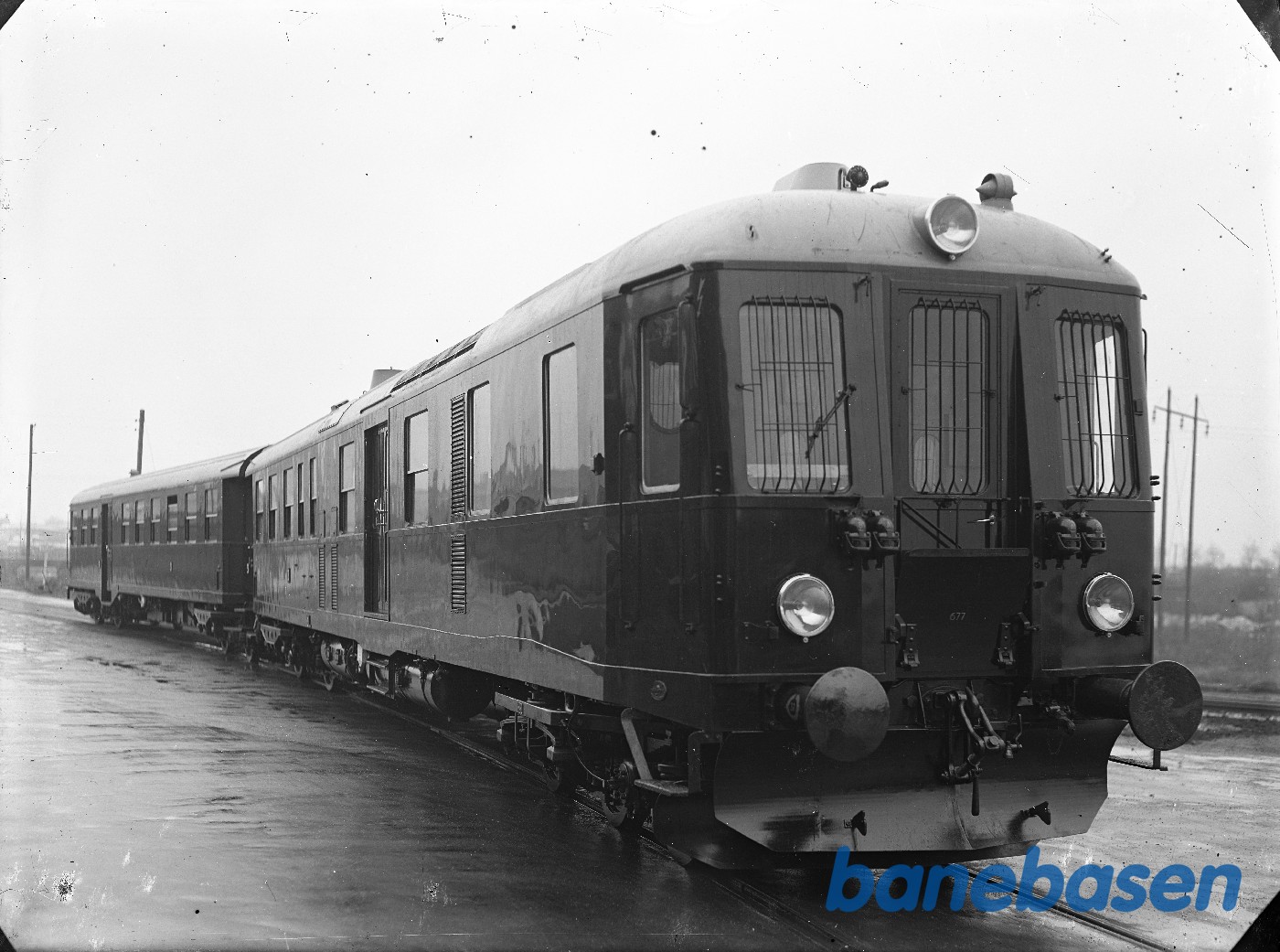 Motortog opt udenfor porten Motortog opt udenfor porten