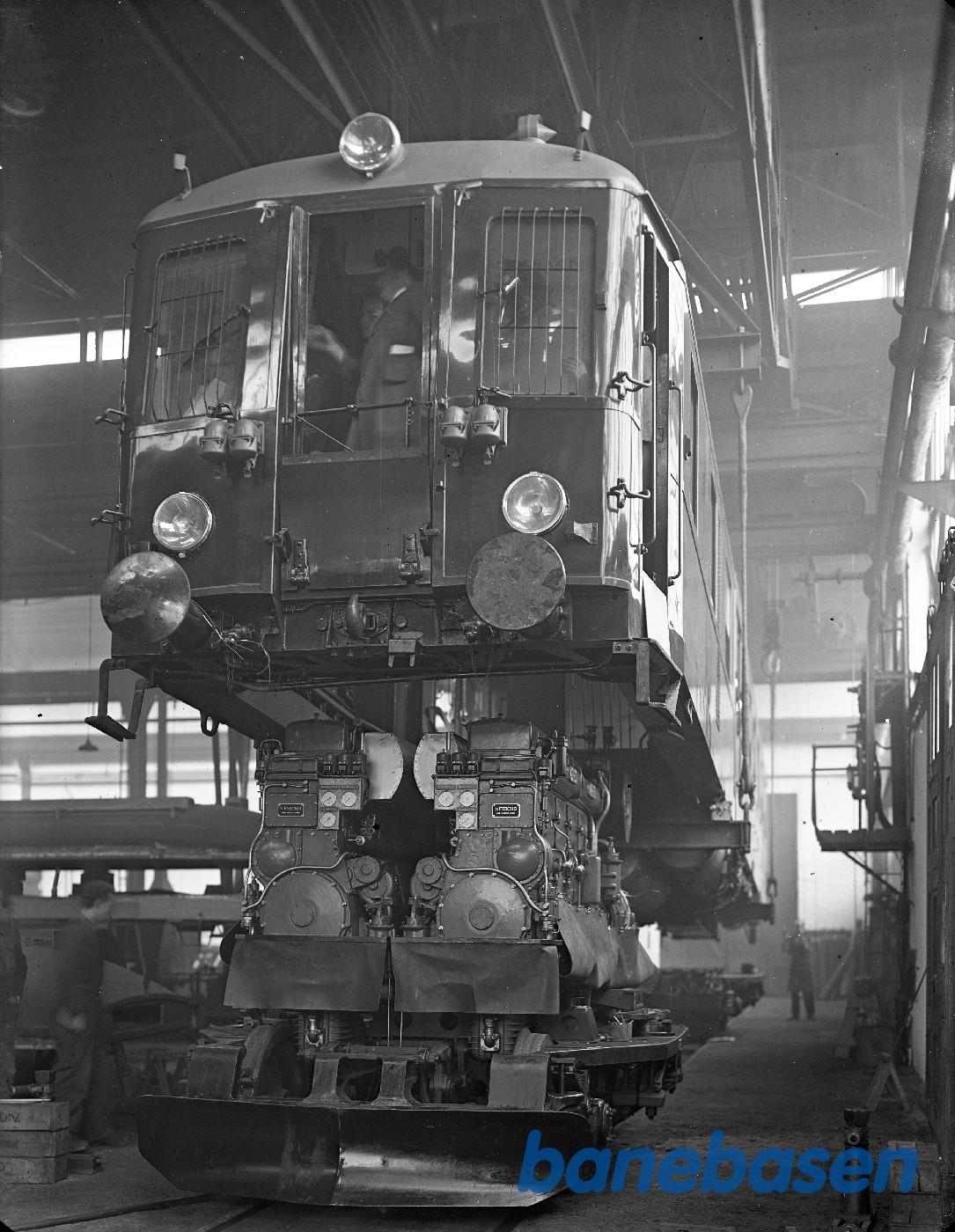 Maskinbogie under hævet vognkasse midt for Maskinbogie under hævet vognkasse midt for