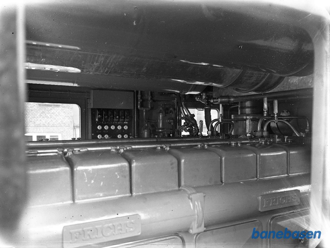 Motorrum i MK. Optaget gennem vindue Motorrum i MK. Optaget gennem vindue