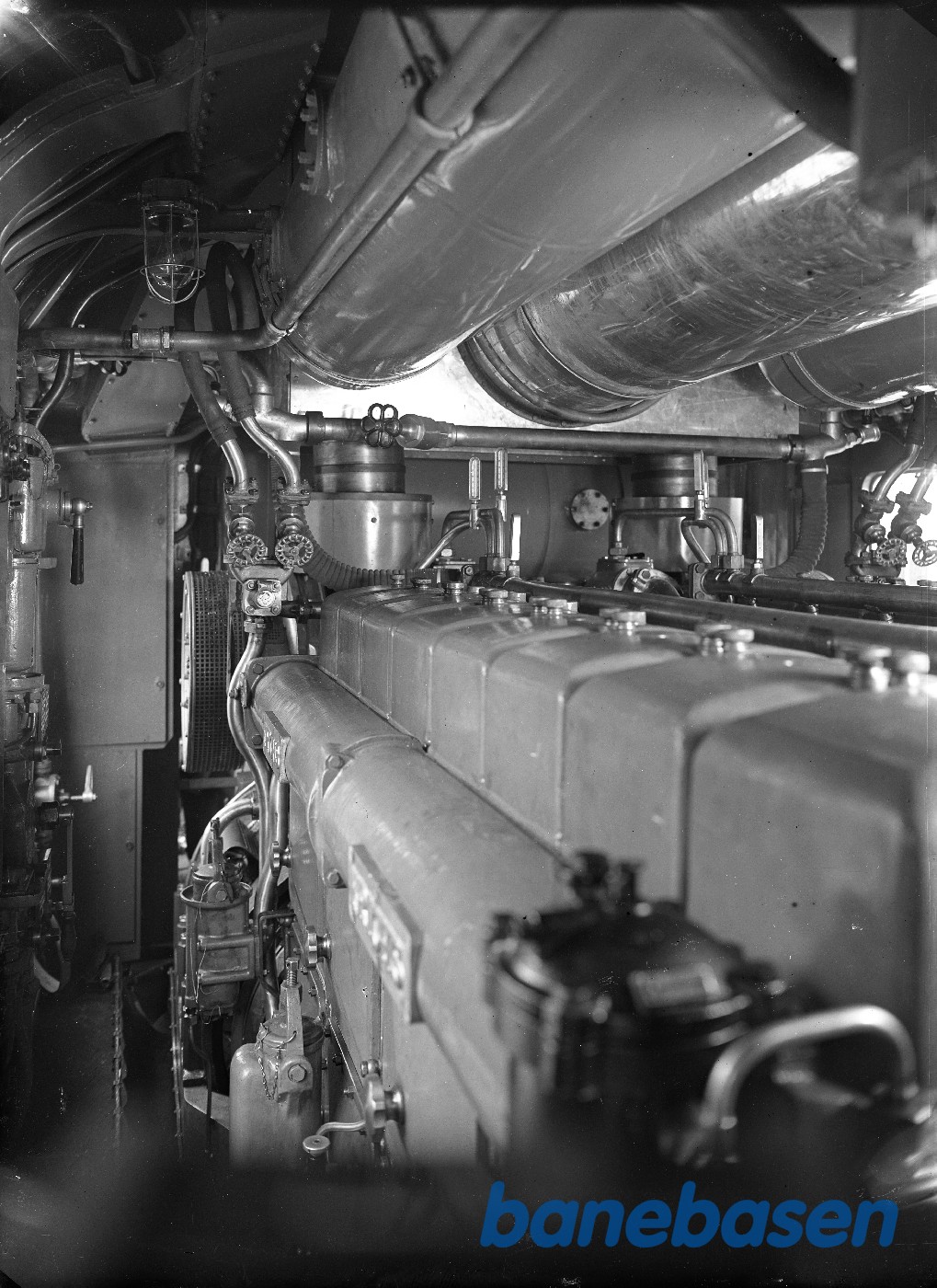 Motorrum i MK. Optaget fra førerplads Motorrum i MK. Optaget fra førerplads