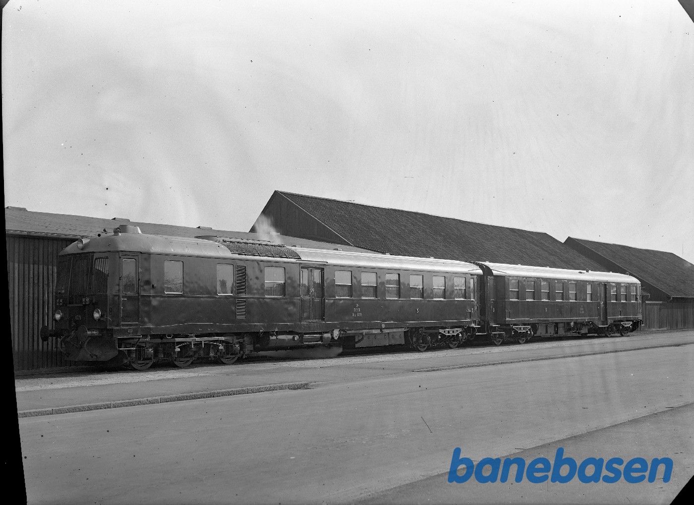 Motortog udenfor trælasten Motortog udenfor trælasten