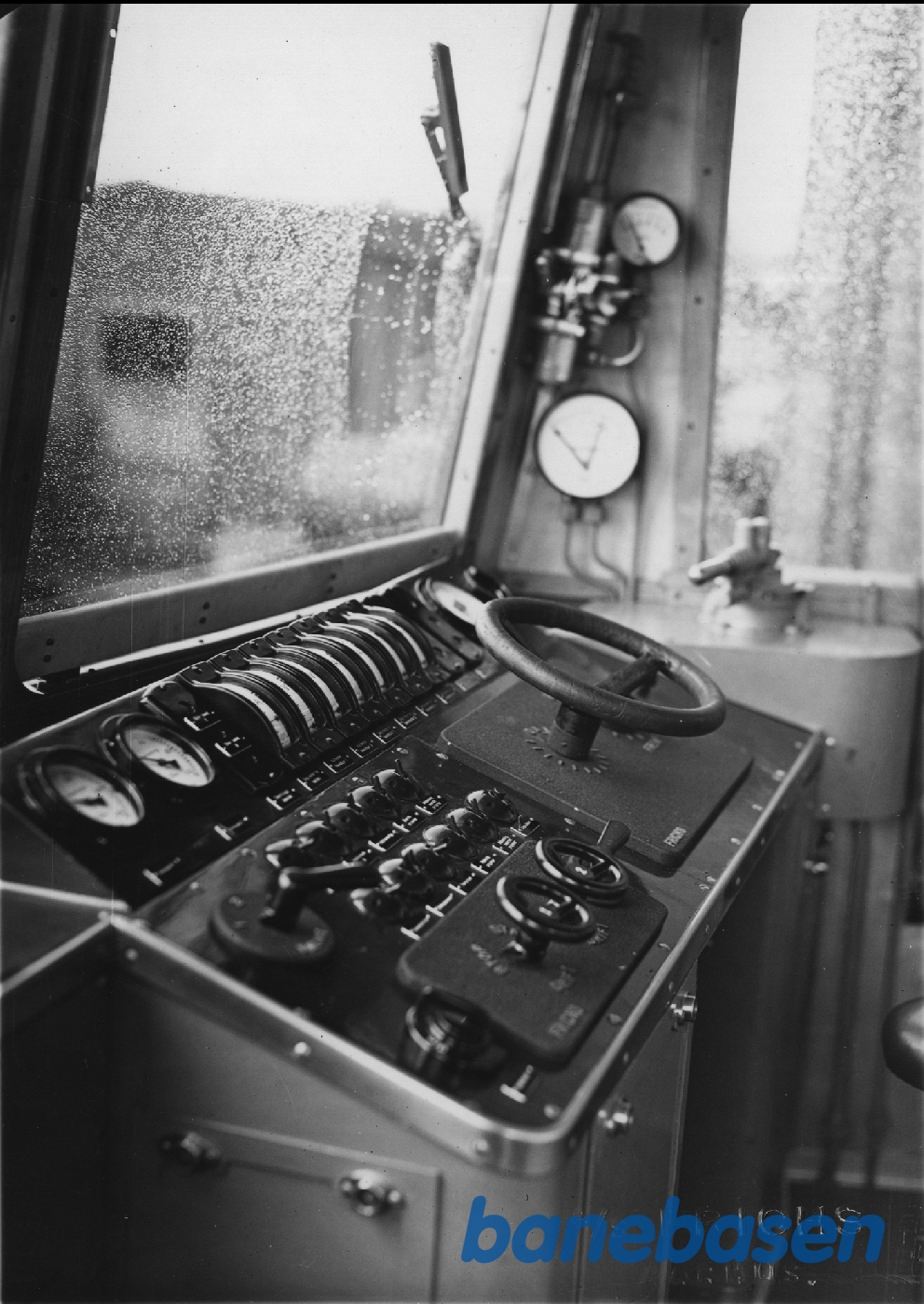 750 HK dieselloko for HFHJ. Førerhus indefra 750 HK dieselloko for HFHJ. Førerhus indefra