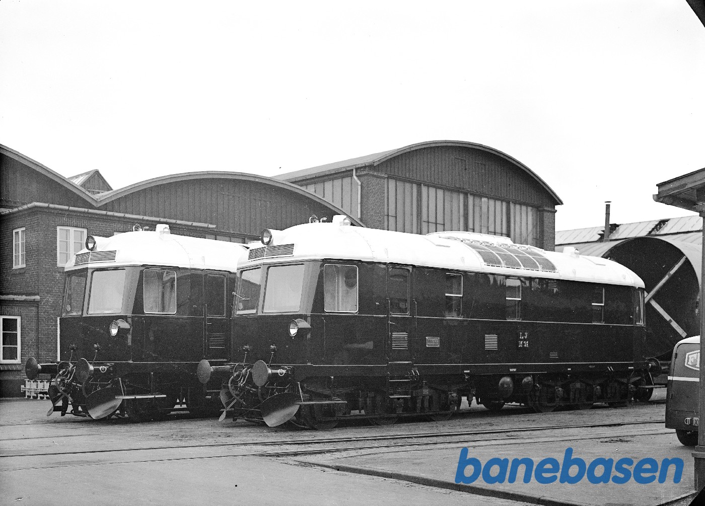 2 stk 750 HK diesellok for LJ i fabriksgården 2 stk 750 HK diesellok for LJ i fabriksgården