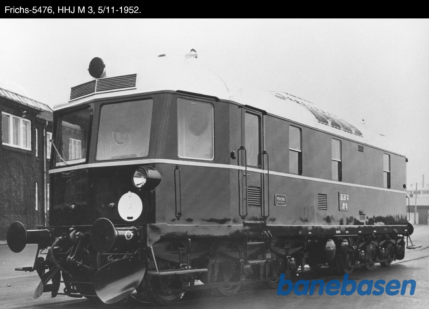 550 HK diesellok for HHJ foran administrationsbygningen 550 HK diesellok for HHJ foran administrationsbygningen