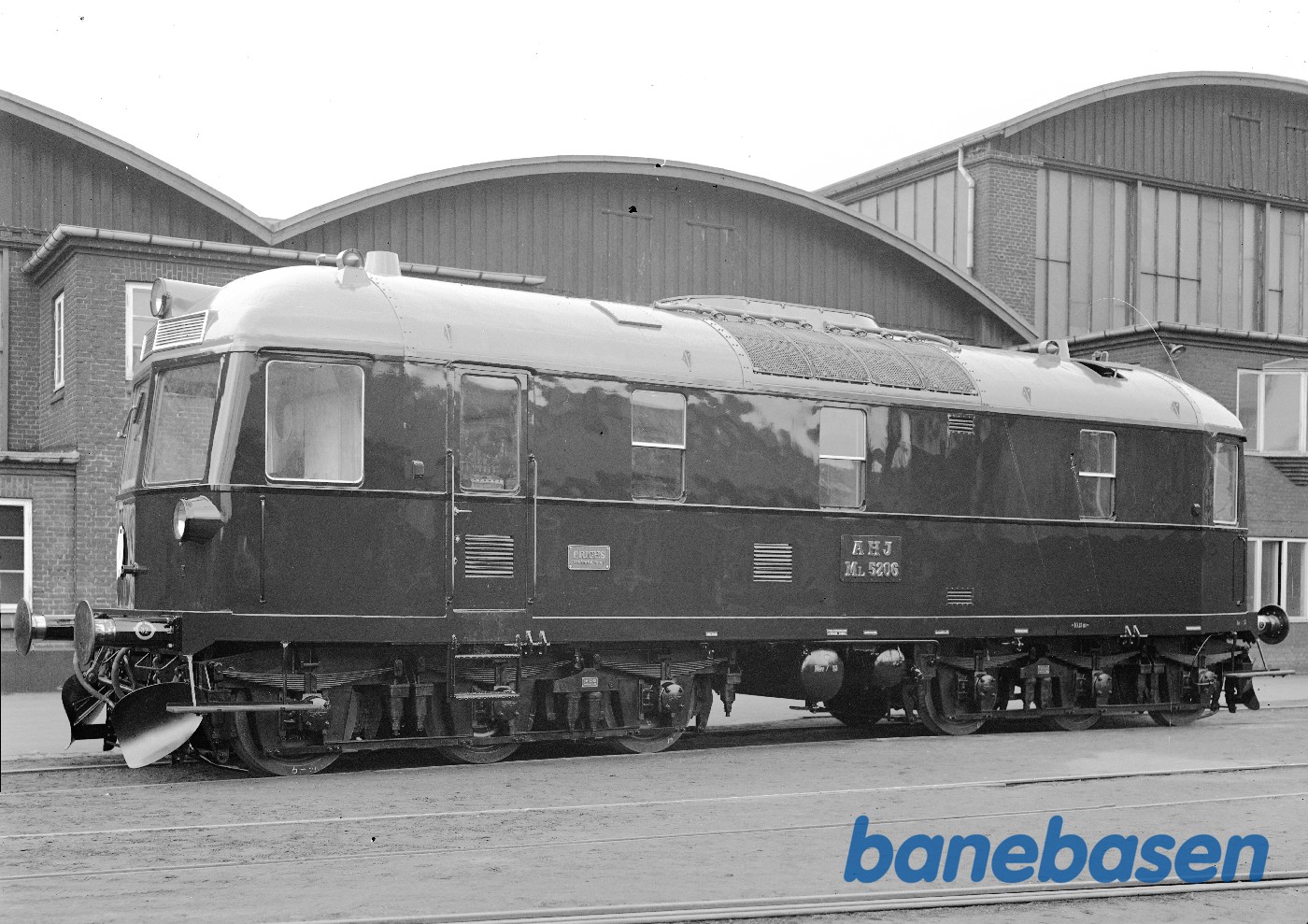 750 HK diesellok for AHJ i fabriksgården 750 HK diesellok for AHJ i fabriksgården