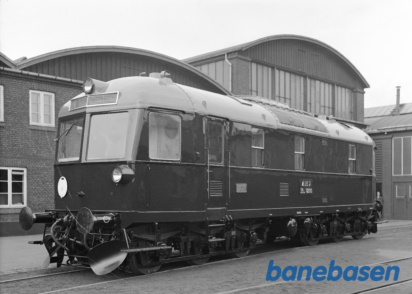 750 HK diesellok for AHJ i fabriksgården 750 HK diesellok for AHJ i fabriksgården