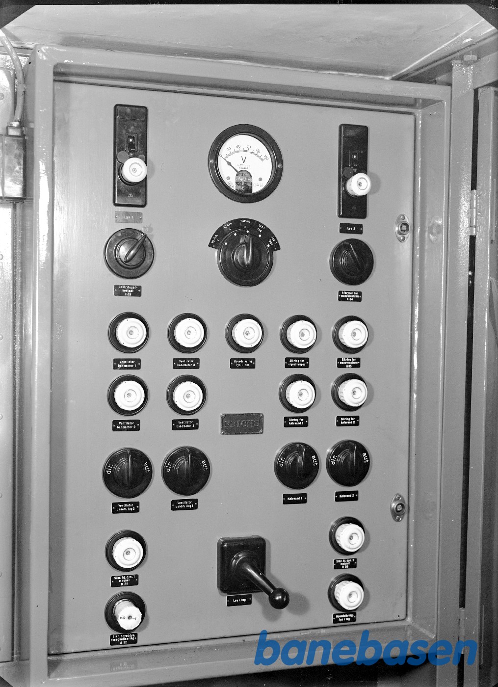 750 HK diesellok for AHJ. Hovedtavlen. Forsiden 750 HK diesellok for AHJ. Hovedtavlen. Forsiden