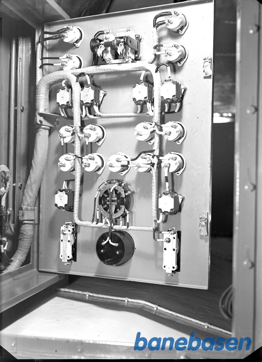 750 HK diesellok for AHJ. Hovedtavlen. Bagsiden 750 HK diesellok for AHJ. Hovedtavlen. Bagsiden