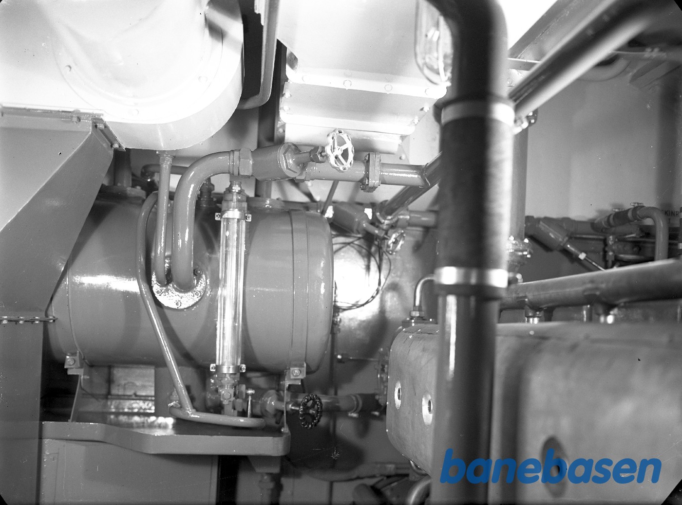 750 HK diesellok for AHJ. Motorrum 750 HK diesellok for AHJ. Motorrum