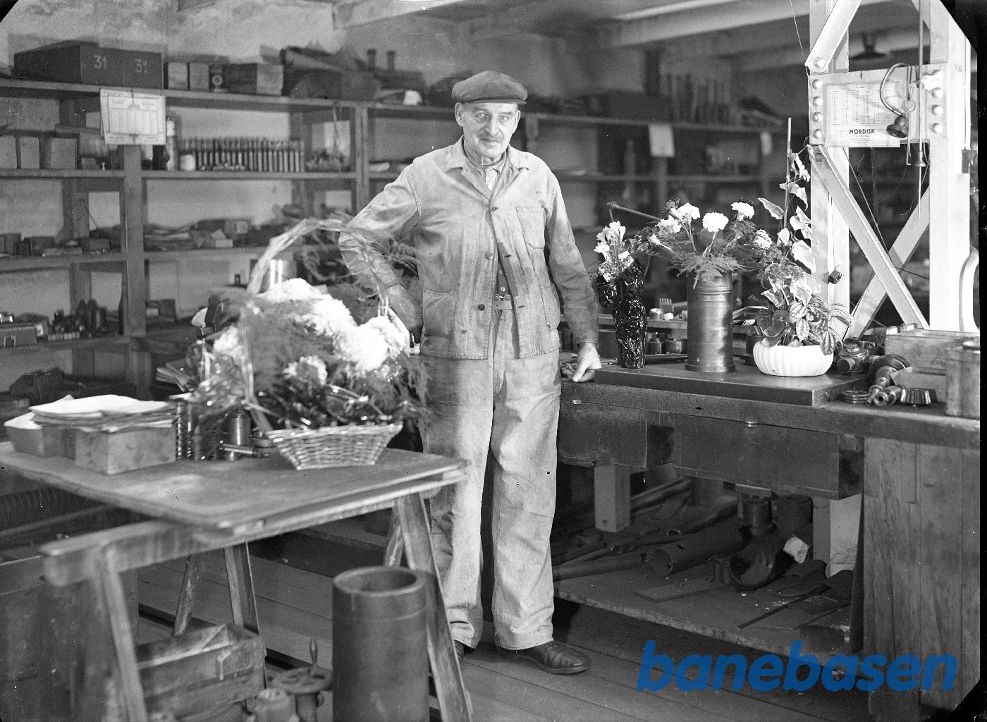 Hansens afgang fra fabrikken den 27/11-83 (80 år gammel) Hansens afgang fra fabrikken den 27/11-83 (80 år gammel)