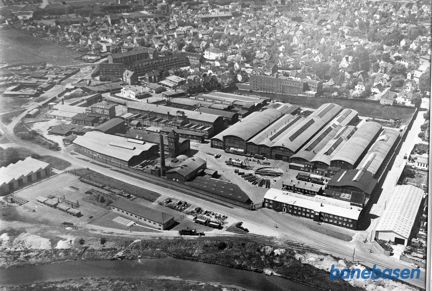 Luftbillede over fabrikken kopi efter farvebillede Luftbillede over fabrikken kopi efter farvebillede