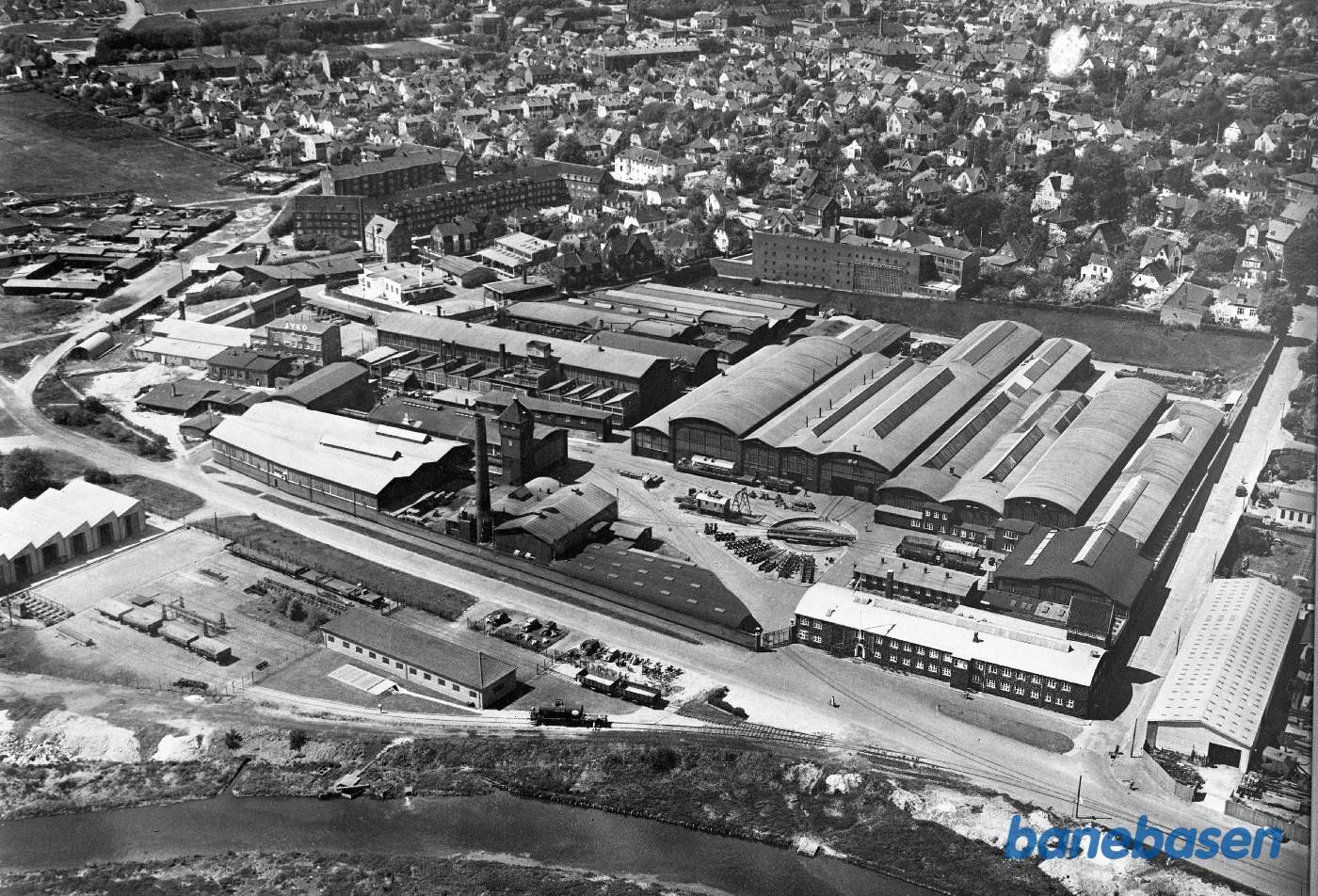 Luftbillede over fabrikken kopi efter farvebillede Luftbillede over fabrikken kopi efter farvebillede