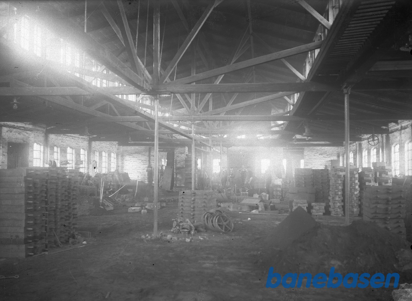 En lagerbygning med diverse dele En lagerbygning med diverse dele