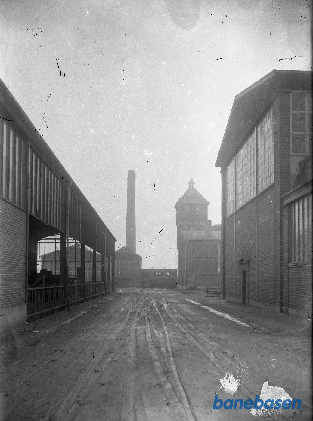 Kig ind i fabriksgården Kig ind i fabriksgården