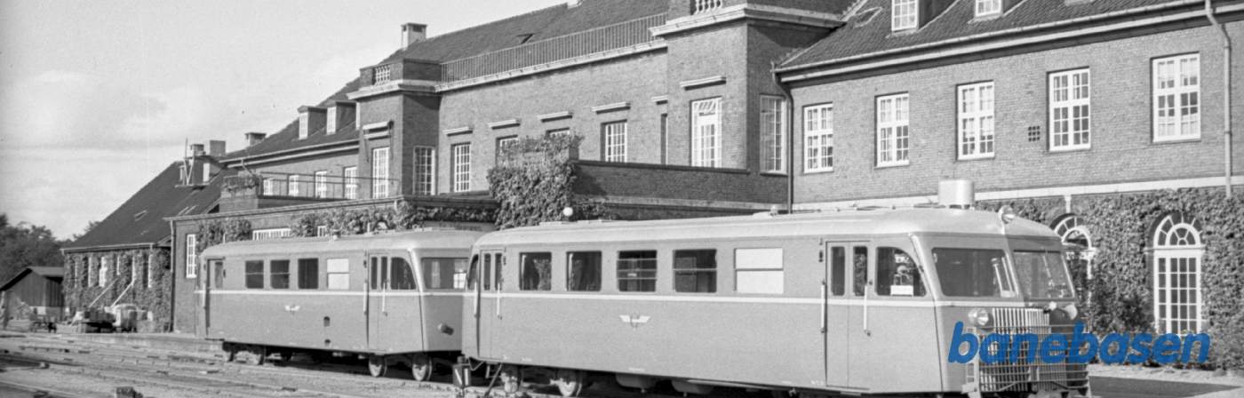 Skinnebus med påhængsvogn i Horsens